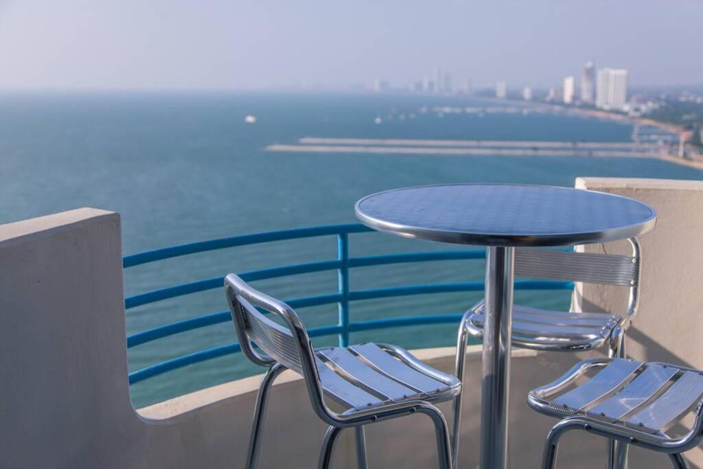 Pattaya Seaside Balcony/Beach Front/4 Peoples Nacsomtien Kültér fotó