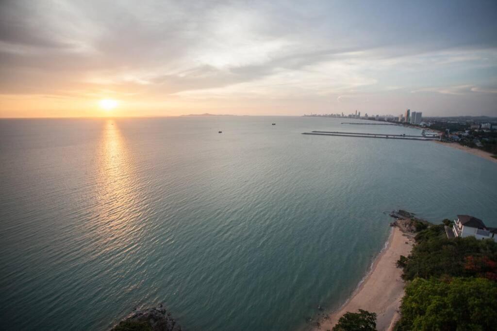 Pattaya Seaside Balcony/Beach Front/4 Peoples Nacsomtien Kültér fotó